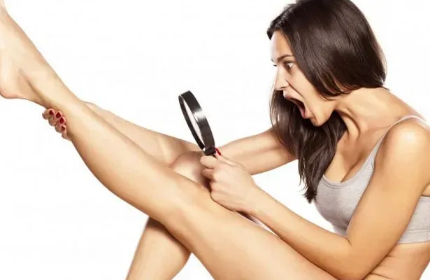 Почему врастают волосы после депиляции?